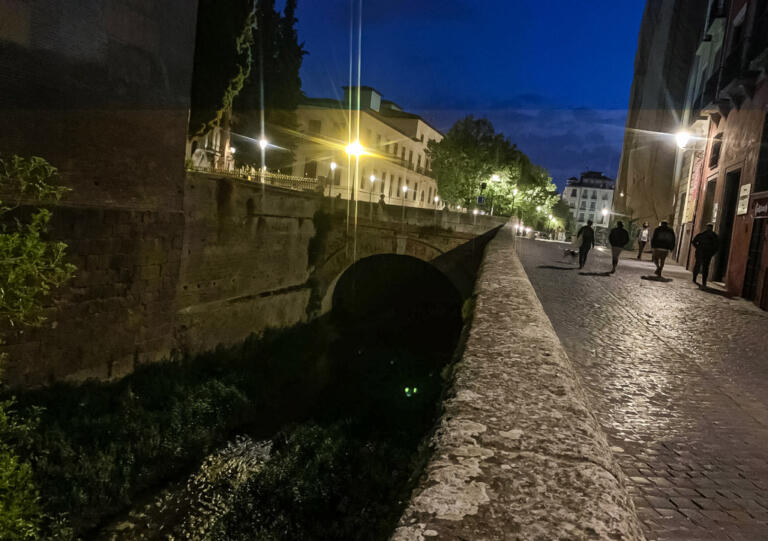 Granada dotará de nueva iluminación ornamental los puentes sobre el río