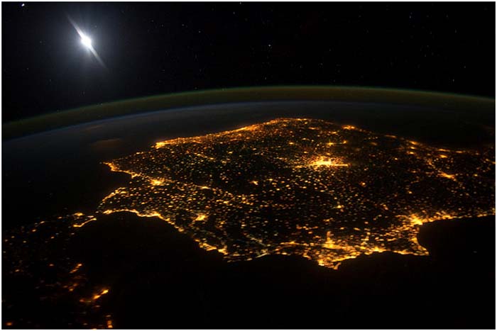 Mapa nocturno- luz- Cities at night- iluminación- alumbrado-contaminación lumínica-imágenes-NASA- fotografías