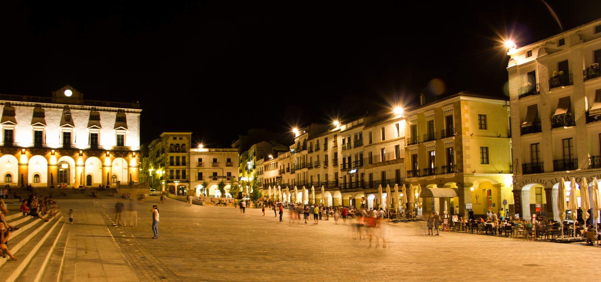 Cáceres, Plaza May, alumbrado público