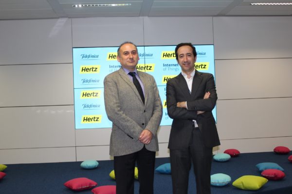 Vicente Muñoz Jiménez, directortor comercial de Hertz AVASA México, y Vicente Muñoz Boza, chief IoT officer de Telefónica.