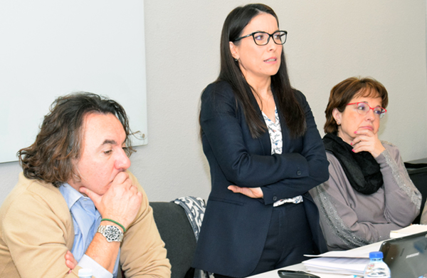 De izquierda a derecha: José Antonio López, representantes de la presidencia de la empresa, Mari Carmen Tomillola, directora general de la compañía, , y Elena Diego.
