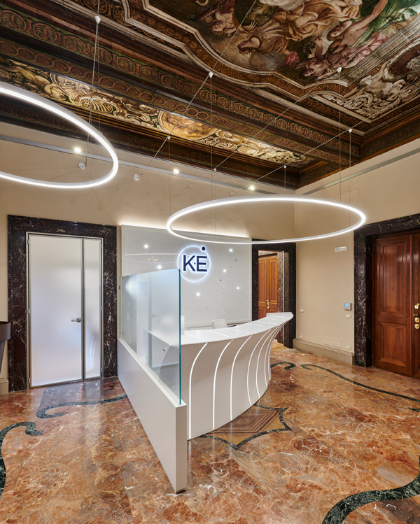 Una solución de iluminación moderna y minimalista que respeta la autenticidad históricas de las situadas en el Palazzo Torlonia Roma - smartlighting