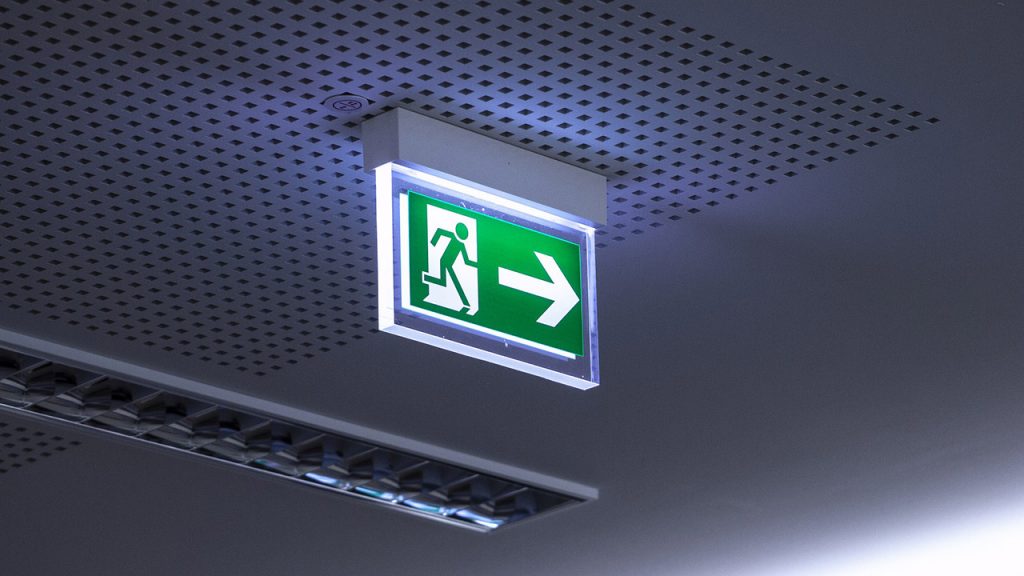 La importancia de adecuar la iluminación de emergencia a las